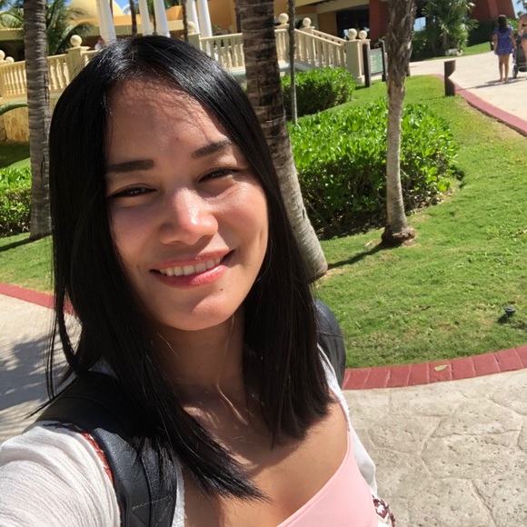 Meet your Posher, Kendall - Picture 3 of 6